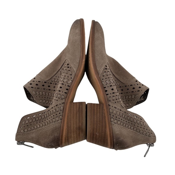 Vince Camuto Brown Perforated V-Cut Block Heel Ankle Boots Size 9 1/2 Women’s - Picture 8 of 11